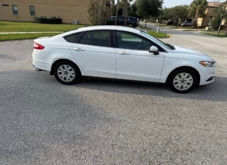 NKLL Ford Fusion White SE