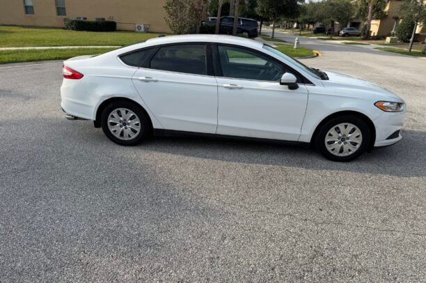 NKLL Ford Fusion White SE