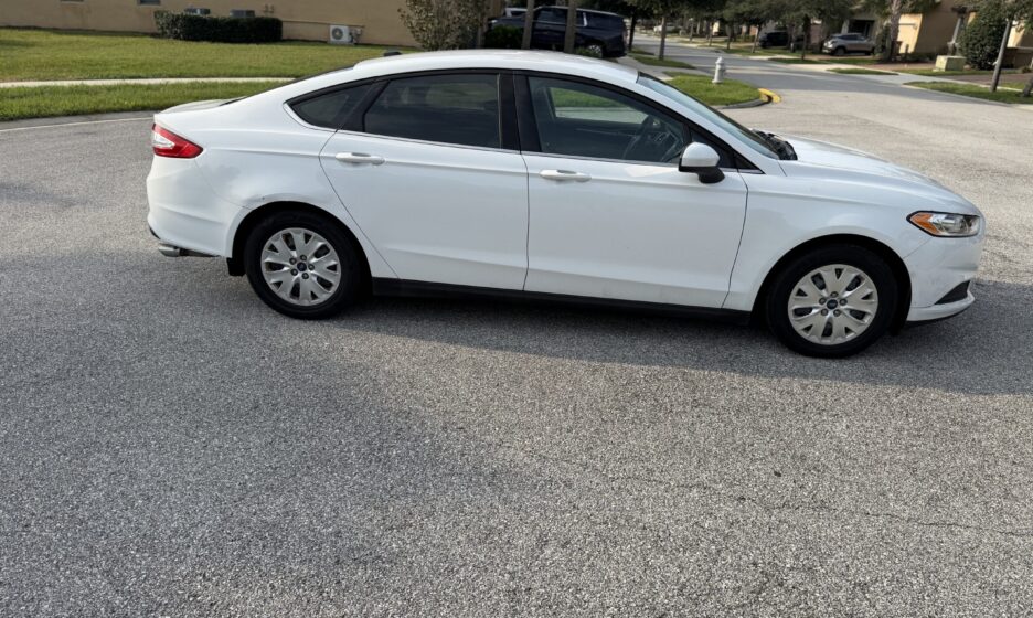 NKLL Ford Fusion White SE